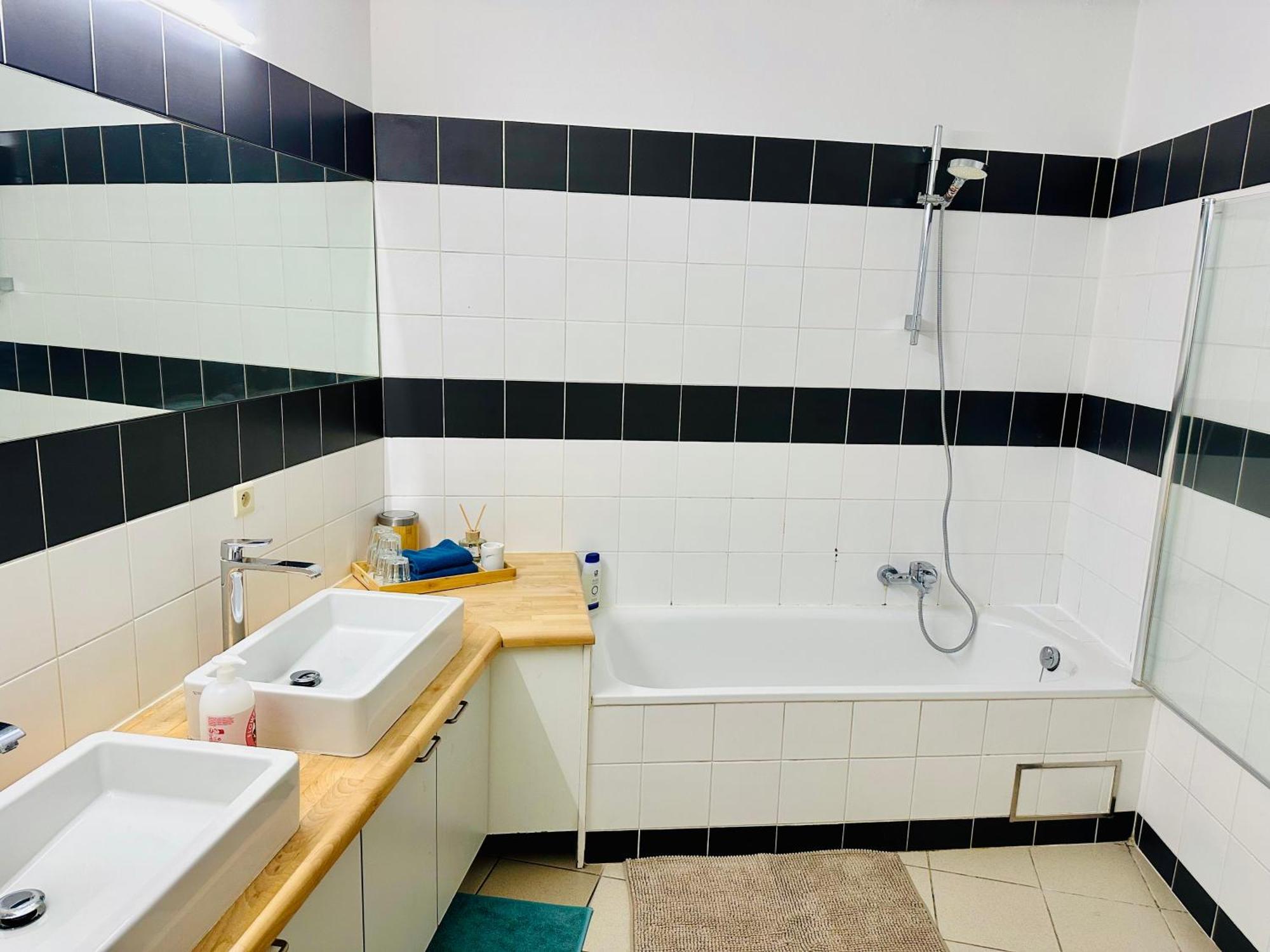 Down Town Oasis-Spacious Loft With Private Parking Bruxelas Exterior foto